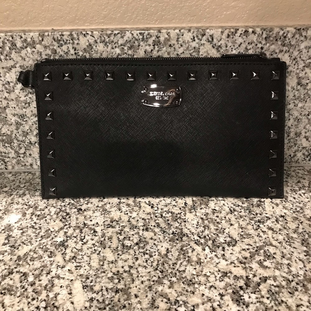 Michael kors clutch